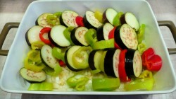 Баклажаны в духовке с болгарским перцем, куркумой и специями - шаг 7 Баклажаны в духовке с болгарским перцем, куркумой и специями - шаг 7