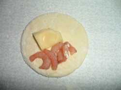 Пельмени с креветками и сыром - шаг 6