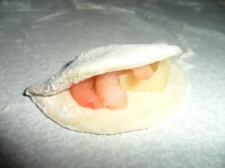 Пельмени с креветками и сыром - шаг 7