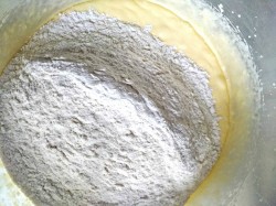 Закрытый песочный пирог с вареньем в мультиварке - шаг 5 Закрытый песочный пирог с вареньем в мультиварке - шаг 5