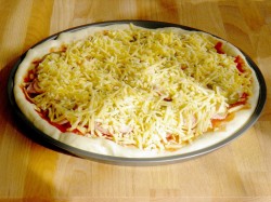 Пицца мясное ассорти - шаг 10