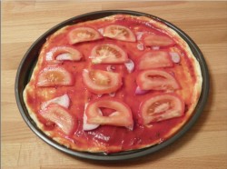 Домашняя пицца с морепродуктами в духовке - шаг 8