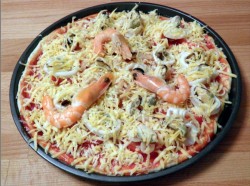 Домашняя пицца с морепродуктами в духовке - шаг 12