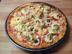 Домашняя пицца с морепродуктами в духовке - шаг 13