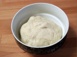 Домашняя пицца с морепродуктами в духовке - шаг 2