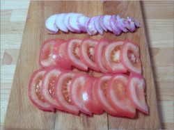 Домашняя пицца с морепродуктами в духовке - шаг 4