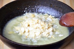 Пирог с миндальными лепестками - шаг 9 Пирог с миндальными лепестками - шаг 9