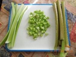 Ванильный пирог с ревенем в духовке - шаг 1