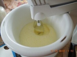 Ванильный пирог с ревенем в духовке - шаг 8