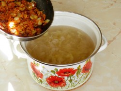 Постные щи с фасолью, консервированной и капустой - шаг 10 Постные щи с фасолью, консервированной и капустой - шаг 10