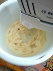 Заливной пирог с ягодами - шаг 2