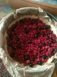 Заливной пирог с ягодами - шаг 6