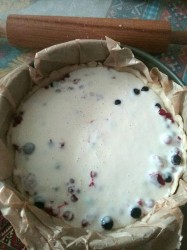 Заливной пирог с ягодами - шаг 7