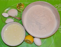 Жареные пирожки с луком и яйцом на кефире - шаг 1 Жареные пирожки с луком и яйцом на кефире - шаг 1