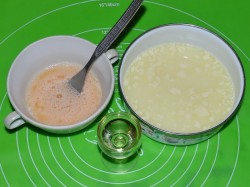 Жареные пирожки с луком и яйцом на кефире - шаг 4 Жареные пирожки с луком и яйцом на кефире - шаг 4