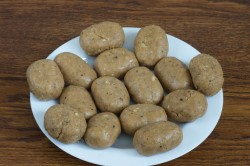 Пирожное без выпечки из печенья Картошка - шаг 7 Пирожное без выпечки из печенья Картошка - шаг 7