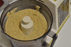 Домашнее пирожные картошка из печенья со сгущенкой с орехами - шаг 2