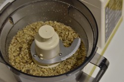 Домашнее пирожные картошка из печенья со сгущенкой с орехами - шаг 3