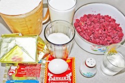 Дрожжевые пирожки с малиной в духовке - шаг 1 Дрожжевые пирожки с малиной в духовке - шаг 1