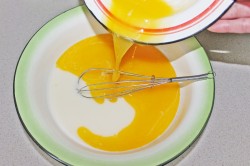 Дрожжевые пирожки с малиной в духовке - шаг 3 Дрожжевые пирожки с малиной в духовке - шаг 3