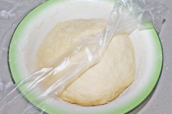 Дрожжевые пирожки с малиной в духовке - шаг 6 Дрожжевые пирожки с малиной в духовке - шаг 6