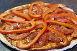 Домашняя пицца с креветками и сыром - шаг 10