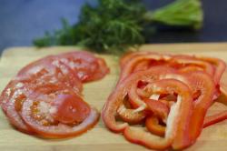 Домашняя пицца с креветками и сыром - шаг 6