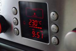 Домашняя пицца с креветками и сыром - шаг 14