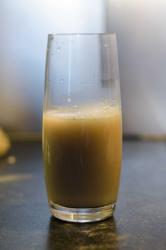 Домашняя пицца с креветками и сыром - шаг 2