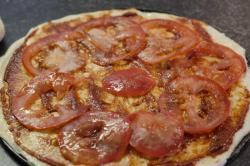 Домашняя пицца с креветками и сыром - шаг 9