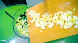 Летний салат со свежими огурцами и консервированным тунцом - шаг 10 Летний салат со свежими огурцами и консервированным тунцом - шаг 10