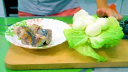 Летний салат со свежими огурцами и консервированным тунцом - шаг 1 Летний салат со свежими огурцами и консервированным тунцом - шаг 1