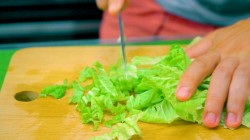 Летний салат со свежими огурцами и консервированным тунцом - шаг 5 Летний салат со свежими огурцами и консервированным тунцом - шаг 5