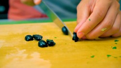 Летний салат со свежими огурцами и консервированным тунцом - шаг 8 Летний салат со свежими огурцами и консервированным тунцом - шаг 8