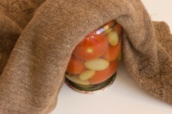 Помидоры с виноградом на зиму - шаг 4 Помидоры с виноградом на зиму - шаг 4