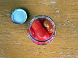 Помидоры соленые в банке как бочковые - шаг 5 Помидоры соленые в банке как бочковые - шаг 5