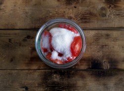 Помидоры соленые в банке как бочковые - шаг 6 Помидоры соленые в банке как бочковые - шаг 6