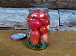 Помидоры соленые в банке как бочковые - шаг 7 Помидоры соленые в банке как бочковые - шаг 7