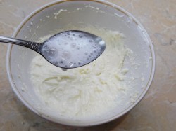 Пончики из творога - шаг 3