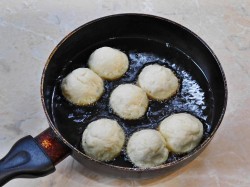 Пончики из творога - шаг 6