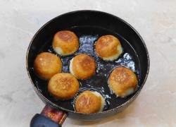 Пончики из творога - шаг 7