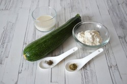 Постные оладьи из кабачков - шаг 1