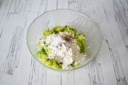 Постные оладьи из кабачков - шаг 3