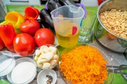 Закуска на зиму из баклажанов с фасолью и болгарским перцем - шаг 1 Закуска на зиму из баклажанов с фасолью и болгарским перцем - шаг 1