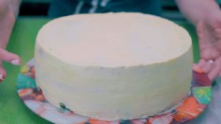 Торт к дню рождения с нежным бисквитом и песочной прослойкой - шаг 13 Торт к дню рождения с нежным бисквитом и песочной прослойкой - шаг 13
