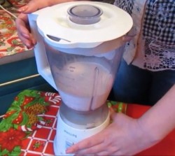 Простое сливочное мороженое из сливок и сгущенки - шаг 2