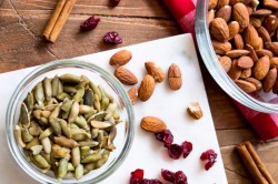 Пряная гранола с клюквой - шаг 1