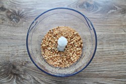 Торт из пряников с бананами и сметаной - шаг 10 Торт из пряников с бананами и сметаной - шаг 10