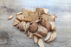 Торт из пряников с бананами и сметаной - шаг 2 Торт из пряников с бананами и сметаной - шаг 2