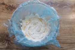 Торт из пряников с бананами и сметаной - шаг 7 Торт из пряников с бананами и сметаной - шаг 7